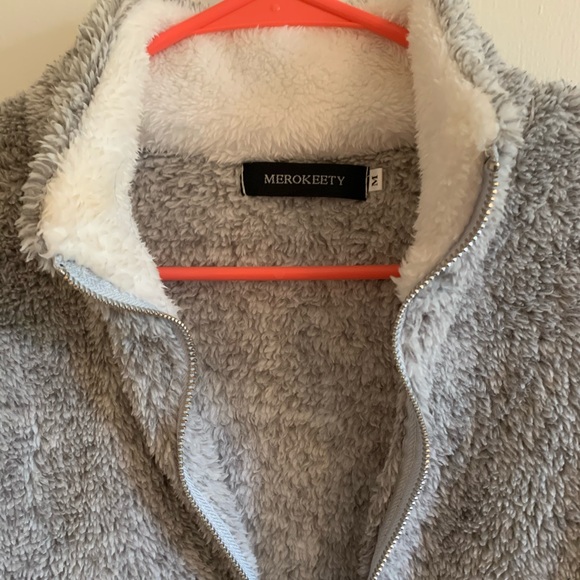 Fuzzy jacket - Picture 2 of 3